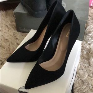 Lightly worn women’s black suede pumps